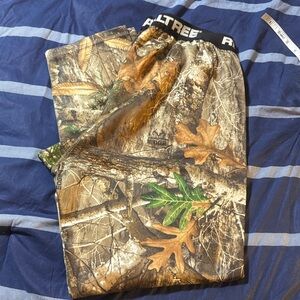 Realtree Edge Camo Pants with Leaf Pattern hunting gear-Large